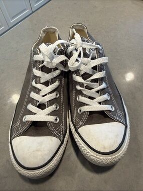 Converse Low-Top Canvas Sneakers in Gray with White Accents size 9